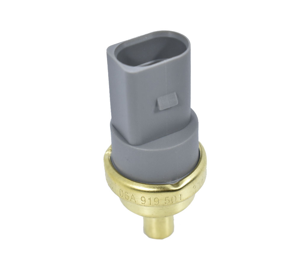 06A919501BULBO (SENSOR) DE TEMPERATURA REFRIGERANTE (TERMO SWITCH)GOLF / JETTA A4 (MK4) (99-05), CLASICO A5 (MK5) (06-15), A6, NEW BEETLE, BORA A5 (MK5) (05-EN ADELANTE), AMAROK (10-18), GOL G6 / SAVEIRO G6 (10-17), POLO (10-19), SPORTVAN (04-10), SAVEIRO G6 (10-17), SEAT IBIZA / CORDOBA (00-09), LEON (MK1) (01-05) 1.8, 2.0 LITROS, AUDI A1 (11-17) 1.4 LITROS, AUDI A3 / S3 / A4 / S4 / TT (97-13) 1.8 TURBO, EUROVAN T4 (00-04) 2.5 LITROS 5 CILINDROS, T5 (05-09) TDI 1.9, 2.0 LITROS (DIESEL) (GRIS) 2 PINES (VA EN EL RADIADOR) Y MANDA LA TEMPERATURA AL MOTOVENTILADOR06A919501 / 06A919501A - Imagen 4